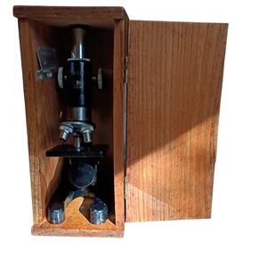 Vintage Selsi microscope